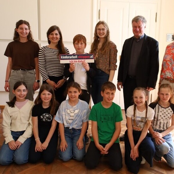 Gruppenfoto,Besuch bei Bischof Manfred Scheuer zur Initiative 'Kinderarbeit stoppen'